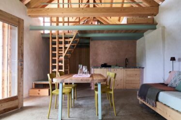 un-antico-borgo-montano-rivive-in-stile-rurale-e-contemporaneo