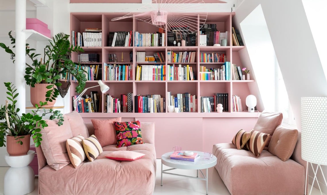 una-piccola-mansarda-parigina-rosa-magnetico