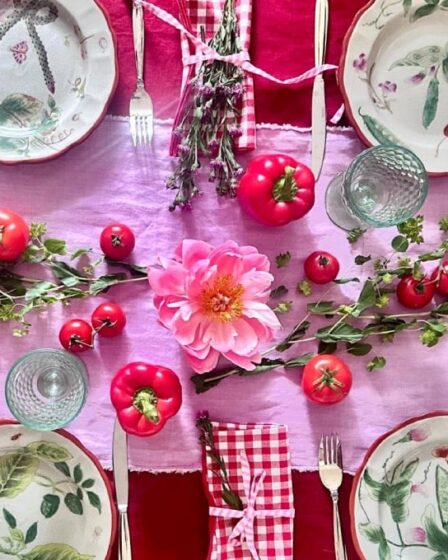 dall’orto-al-giardino:-una-tavola-in-rosso