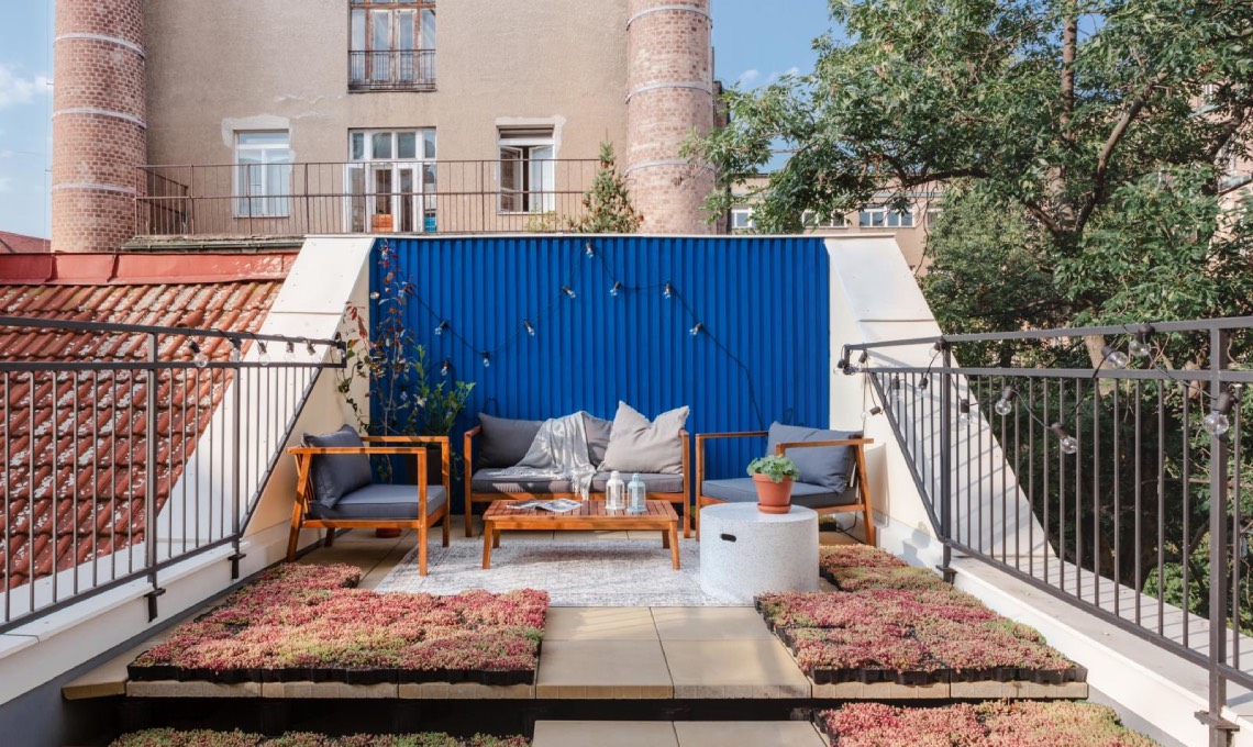 un-mini-loft-con-soppalco,-terrazzo-e-tanto…-blu!