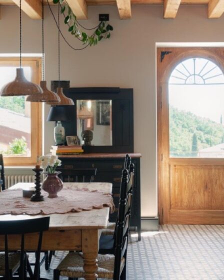 rustica-e-romantica:-la-villa-di-charme-sulle-colline-del-garda
