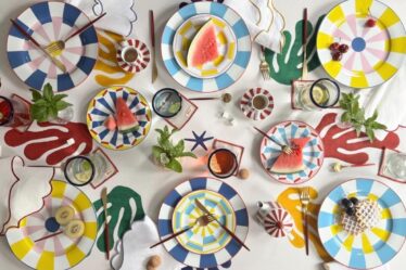 party-time:-una-tavola-a-pattern-geometrici