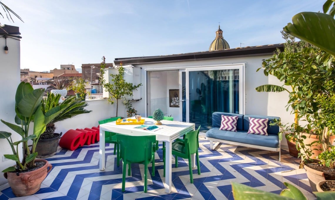 un-attico-di-design-con-una-terrazza-da-abitare-(quasi)-tutto-l’anno