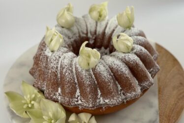 ciambella-ai-fiori-di-yucca,-limone-e-mandorle