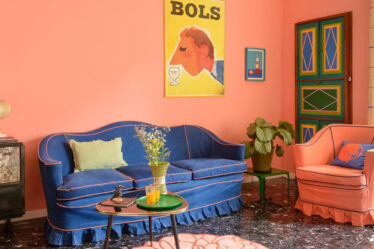 come-usare-colori-vivaci-e-carte-da-parati-per-dare-carattere-alla-casa