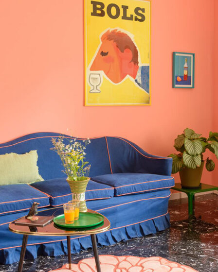 come-usare-colori-vivaci-e-carte-da-parati-per-dare-carattere-alla-casa