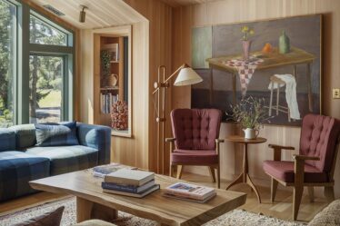 legno-a-parete-e-soffitto:-una-casa-elegante-stile-mid-century