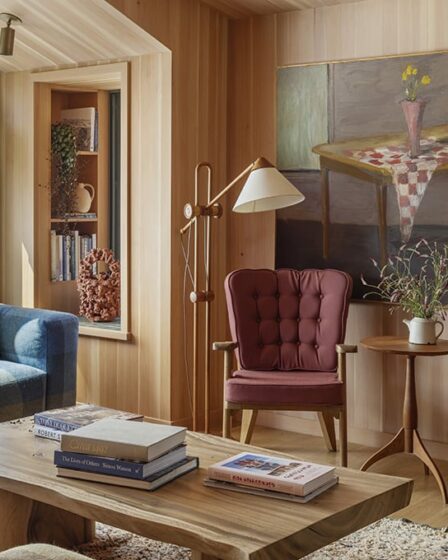 legno-a-parete-e-soffitto:-una-casa-elegante-stile-mid-century