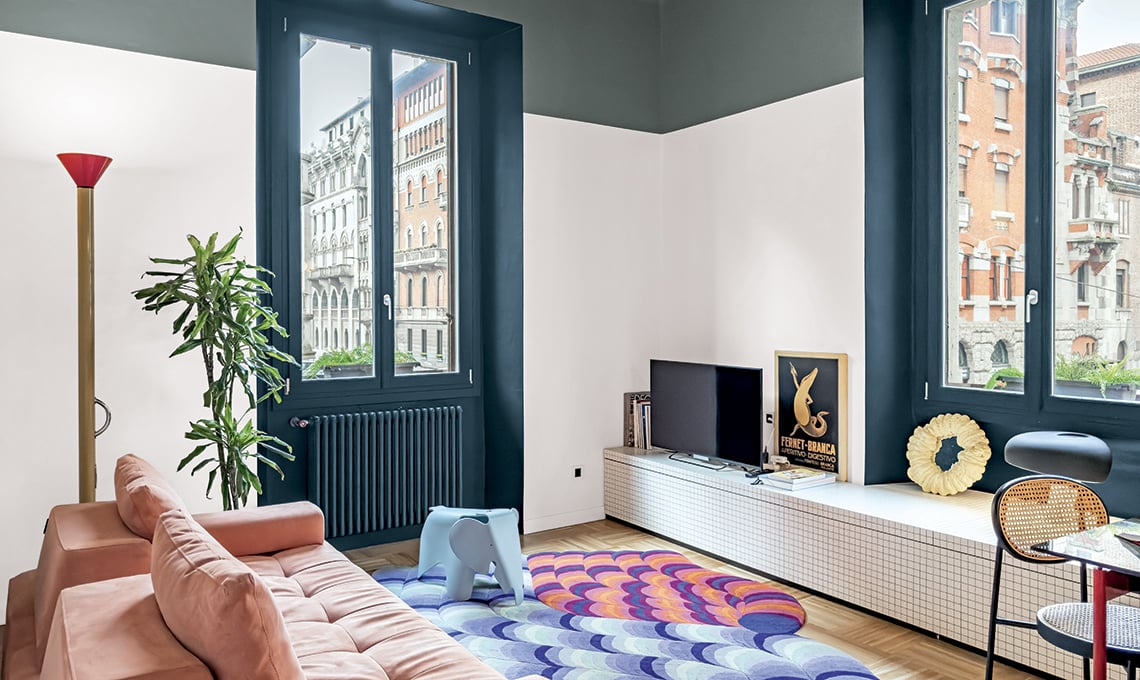 cucina-passante-e-doccia-in-corridoio:-la-mini-casa-che-rompe-gli-schemi