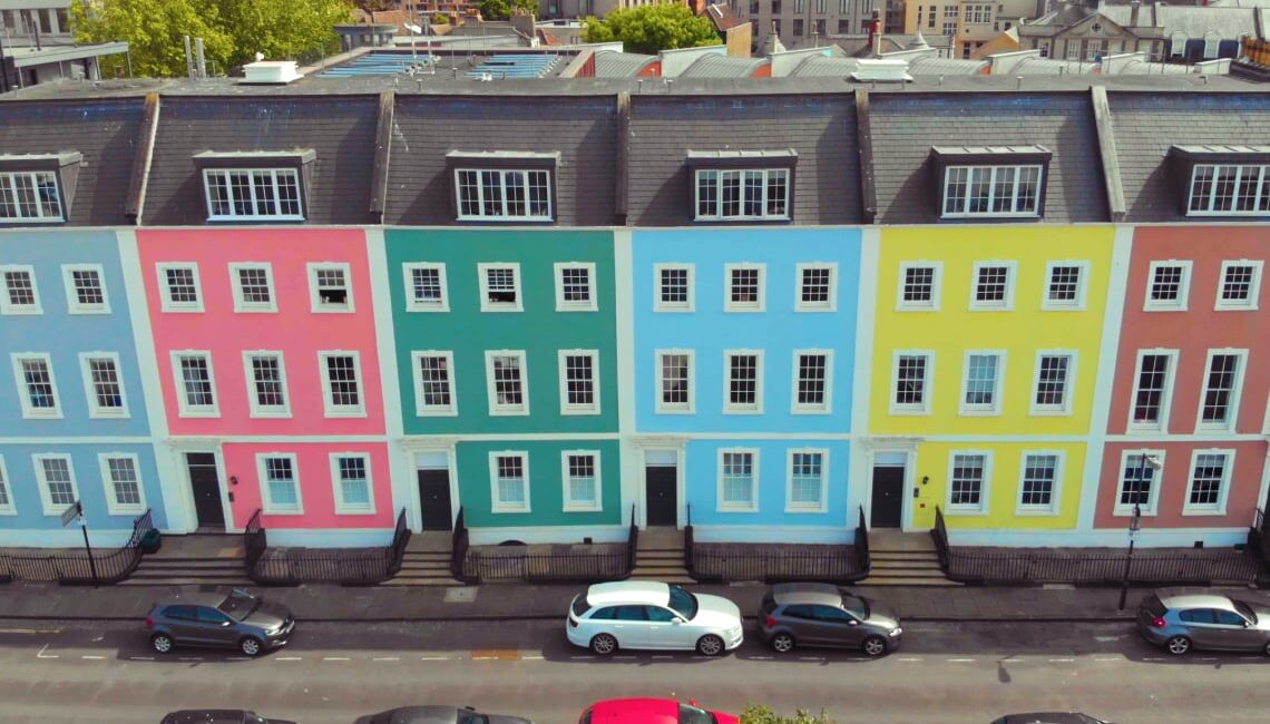 pareti-a-prova-di-muffa-e-antimacchia:-le-pitture-tecniche-oggi-sono-anche-colorate!