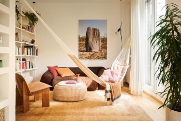 stile-cabane:-una-casa-luminosa-con-terrazzo,-materiali-naturali-e-spazi-fluidi