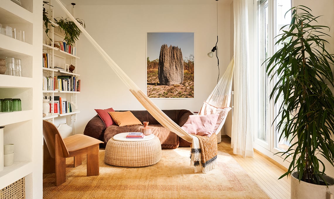 stile-cabane:-una-casa-luminosa-con-terrazzo,-materiali-naturali-e-spazi-fluidi