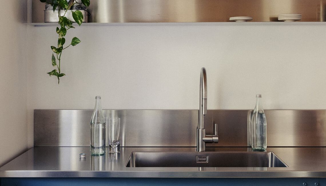 comprare-la-cucina-nuova:-lavello-a-incasso-o-integrato?