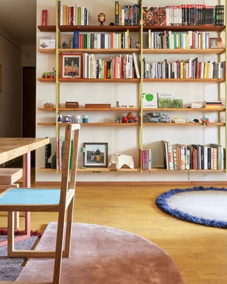 una-casa-moderna-ispirata-al-brutalismo-tra-legni-naturali-e-design-su-misura