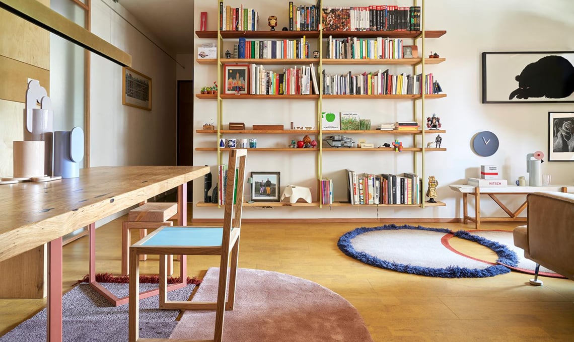 una-casa-moderna-ispirata-al-brutalismo-tra-legni-naturali-e-design-su-misura