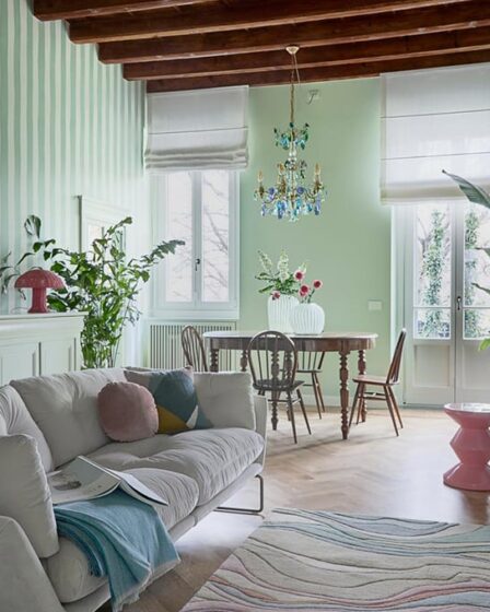 prima-e-dopo:-una-casa-d’epoca-si-trasforma-con-colori-pastello-e-carta-da-parati