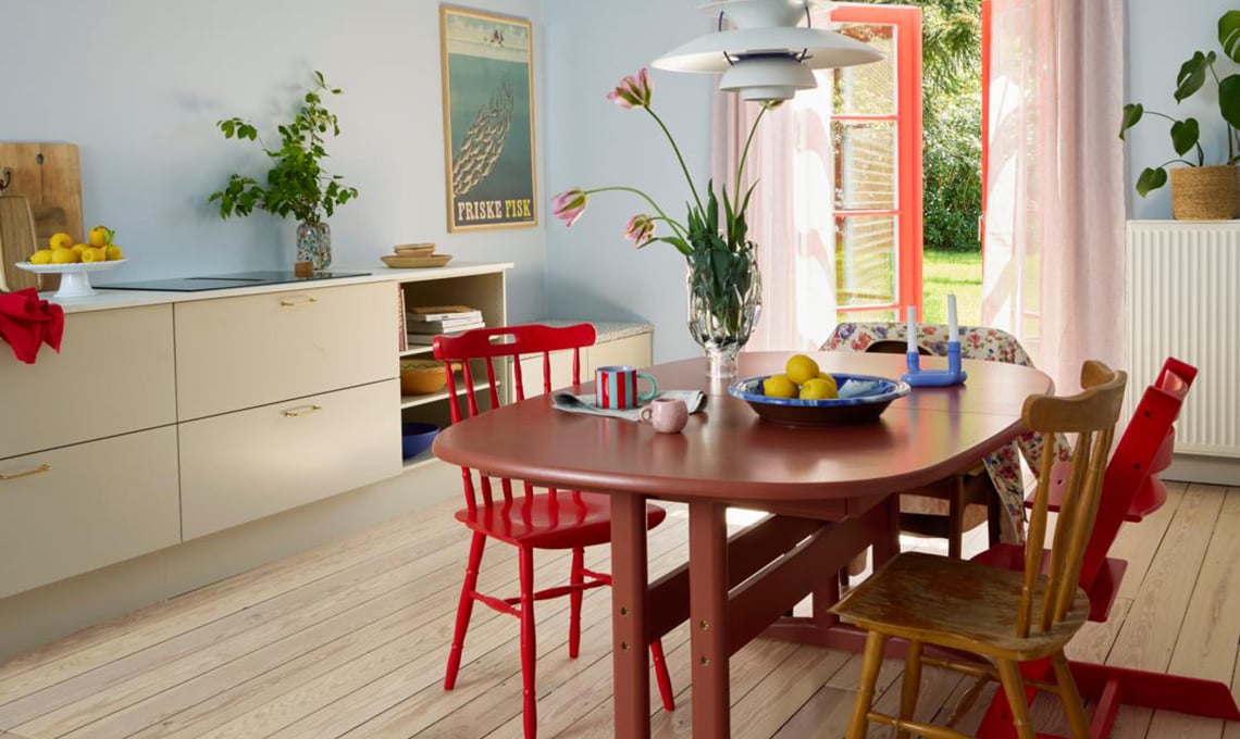 in-una-casa-danese:-colori-pastello-e-quel-tocco-di-rosso-inaspettato-che-rende-piu-interessanti-gli-interni