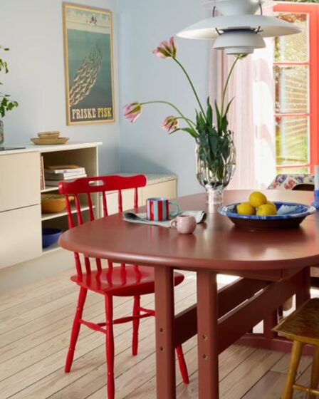 in-una-casa-danese:-colori-pastello-e-quel-tocco-di-rosso-inaspettato-che-rende-piu-interessanti-gli-interni