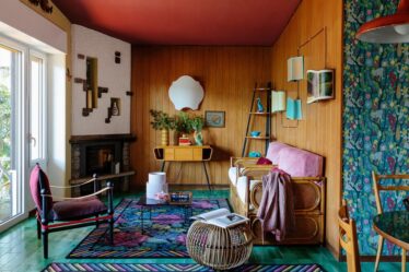 una-villa-anni-’60-tra-arredi-vintage,-carte-da-parati-e-tanto-colore