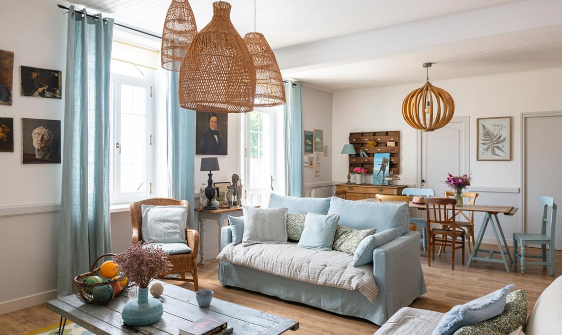 una-villa-in-pietra-nel-nord-della-francia:-interni-in-stile-country-e-arredi-di-seconda-mano
