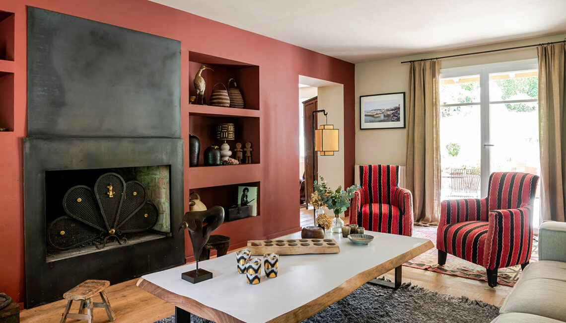 una-casa-nei-paesi-baschi-tra-stile-etnico,-colori-caldi-e-arredi-vintage