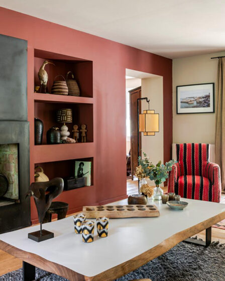una-casa-nei-paesi-baschi-tra-stile-etnico,-colori-caldi-e-arredi-vintage