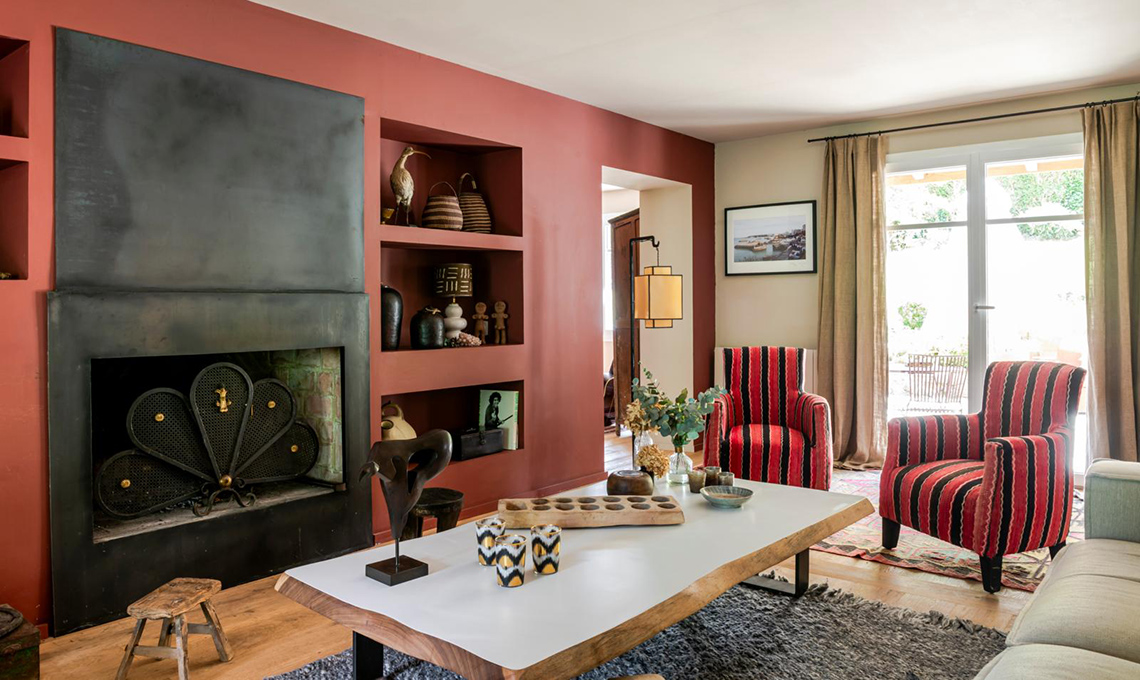 una-casa-nei-paesi-baschi-tra-stile-etnico,-colori-caldi-e-arredi-vintage